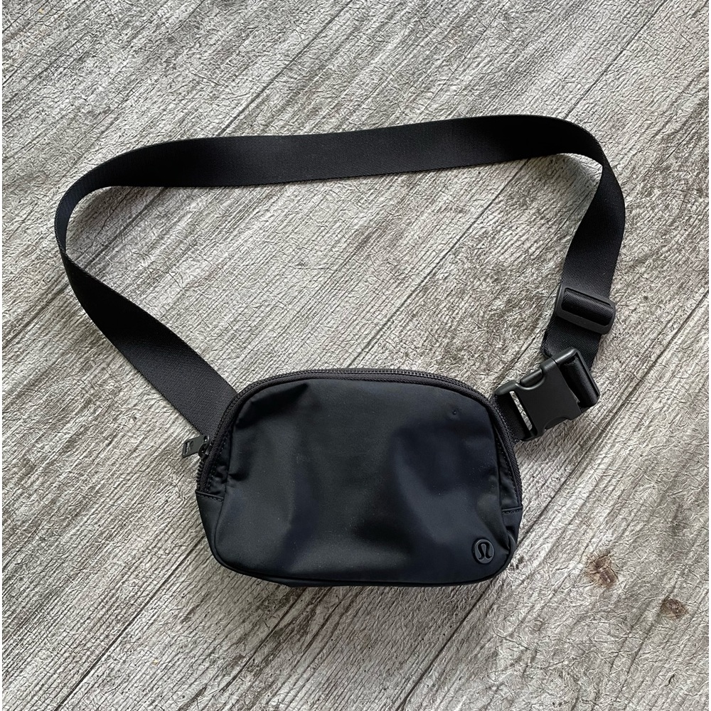 Lululemon Everywhere Belt bag. Black. Used once.